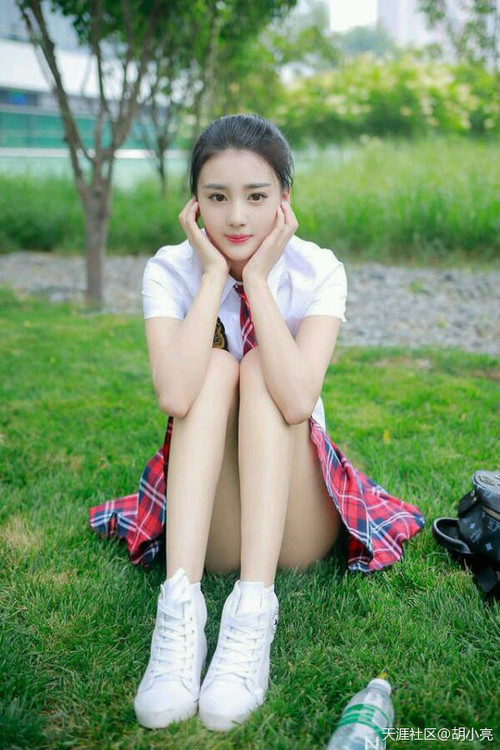 蛙泳对决希腊女将勇夺小组第一,蛙泳冠军视频欣赏